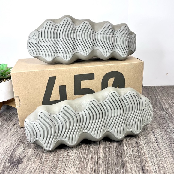 *Yeezy | 450 Cloud Sneaker Stone Flax Size 10 - Picture 3 of 15